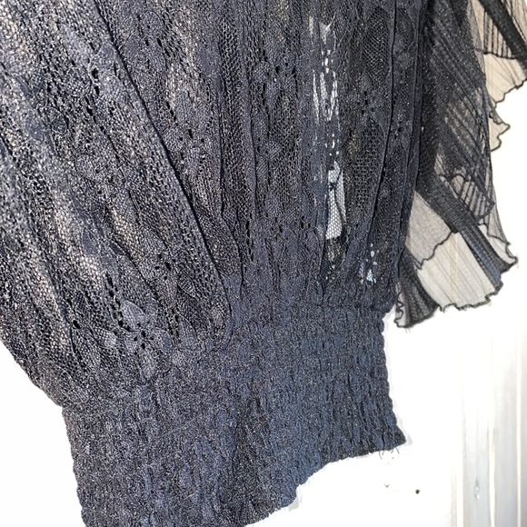 NWT Sheer Blk flutter sleeve Shirt w/lace details size S - Picture 3 of 5